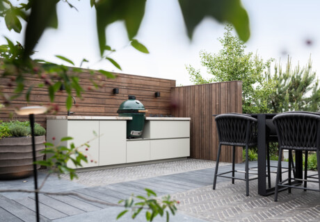Elegant outdoor kitchen in a luxurious city garden