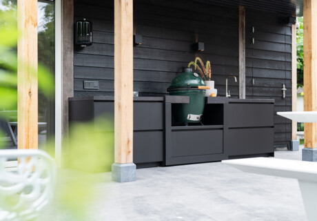 Modern outdoor kitchen with mobile Carrier Veenendaal