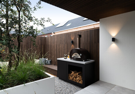 Small Outdoor Kitchen: Grand Luxury in Compact Design