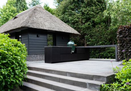 Custom Outdoor Kitchen: Highlighting 4 Unique Possibilities