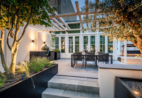 Robust and comfortable outdoor kitchen