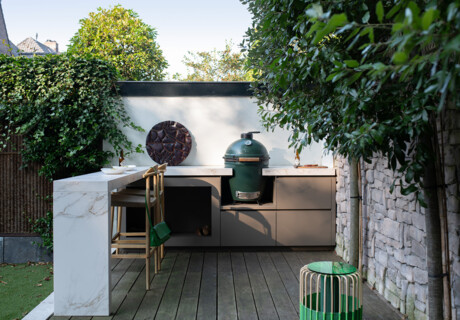 Luxurious outdoor kitchen with Big Green Egg in Herentals