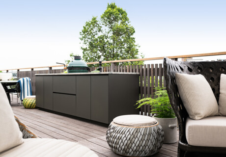 Exclusieve keuken voor buiten met bar en Big Green Egg