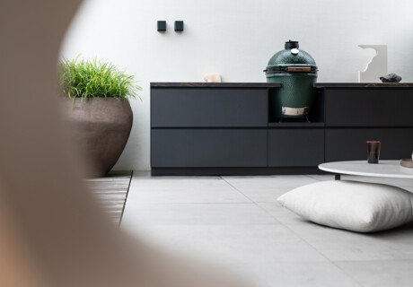 Witte buitenkeuken: moderne eyecatcher vol comfort